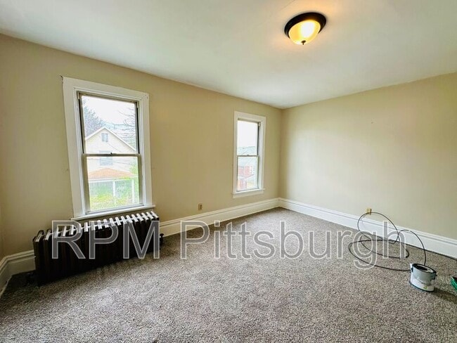 Building Photo - 1115 Karl Ave