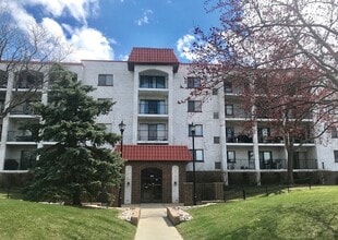 Building Photo - 350 Plum Creek Dr