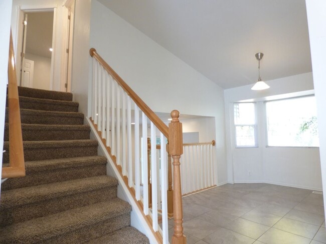 Building Photo - Updated 4 Bd 3 Ba Home in Sandy