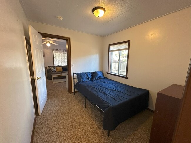 Building Photo - 3 Bedroom 1 Bath House