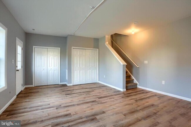 Building Photo - 723 Jonathan Ct