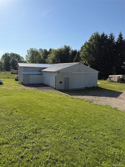 Building Photo - 1246 House Rd N