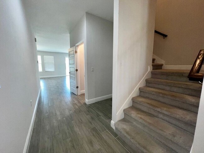 Building Photo - SPECTACULAR MODERN HOME!!Relaxing water views from the back of this beautiful home- MOVE IN Septe...
