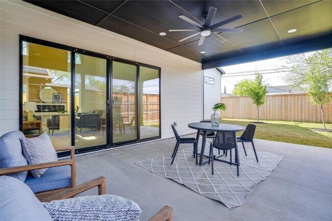 Building Photo - Open concept home with luxury finishes