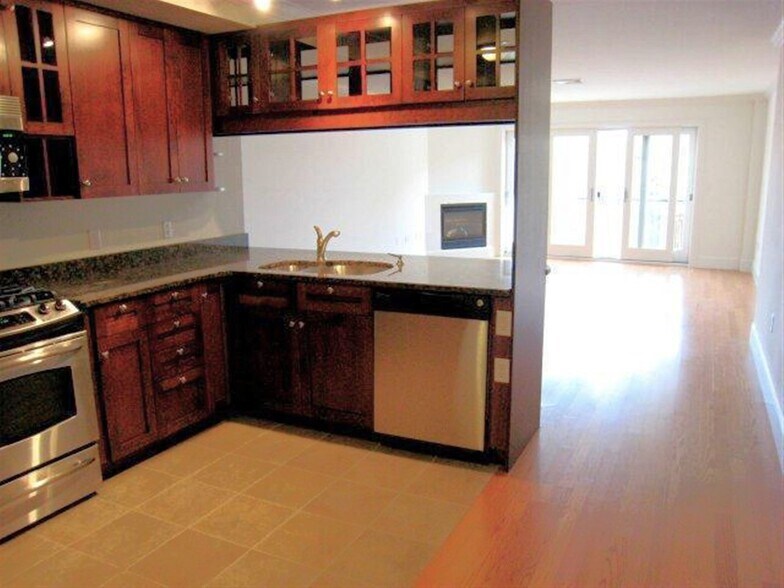 Primary Photo - 155 Beacon St