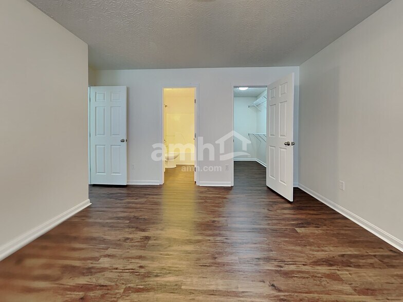 Building Photo - 2238 Antoinette Way