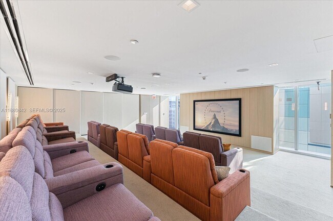 Building Photo - 700 NE 26th Terrace