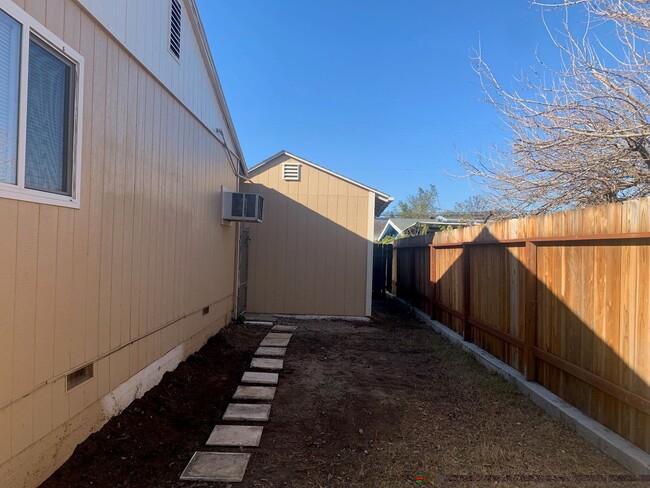 Building Photo - Vacaville Apartment Available Now!