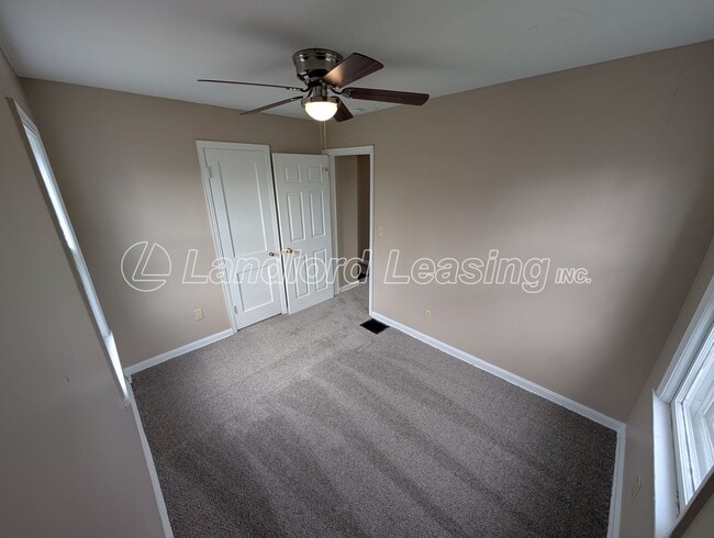 Building Photo - Nice 3 bedroom bungalow with full basement and garage.