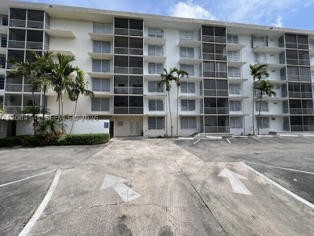 Building Photo - 1750 NE 115th St