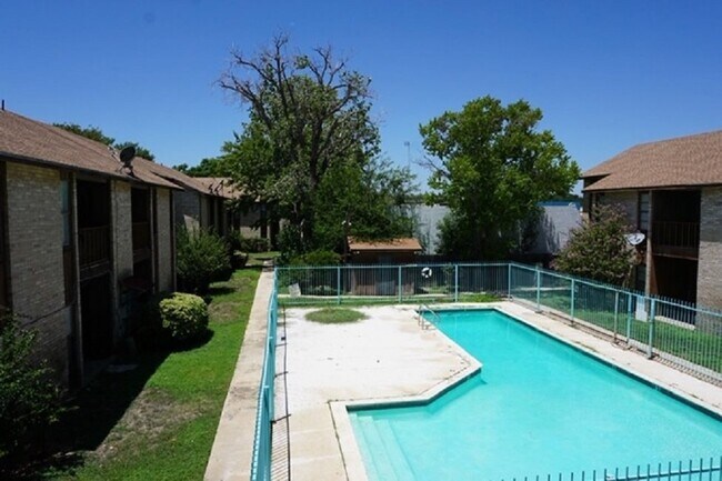 Building Photo - 100 Hillside Rd