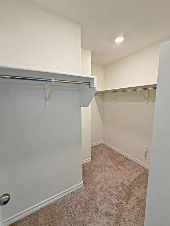 Building Photo - 2427 Bart Cv