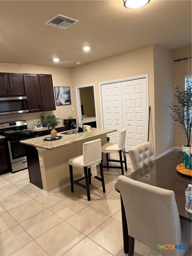 Building Photo - 2059 Chelsea Grv