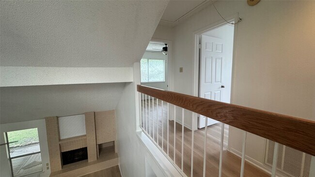 Building Photo - 9826 Chiselhurst Dr