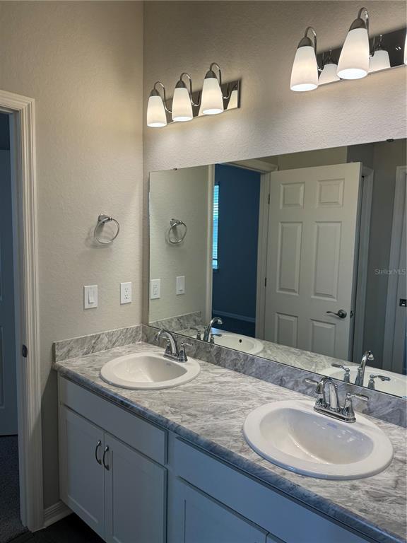 Building Photo - 1008 Aruba Ave