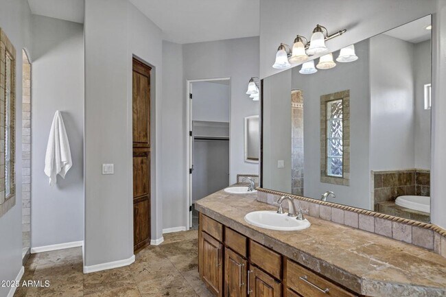 Building Photo - Gilbert 4 Bed & 3 Bath on HUGE LOT - Acre+...