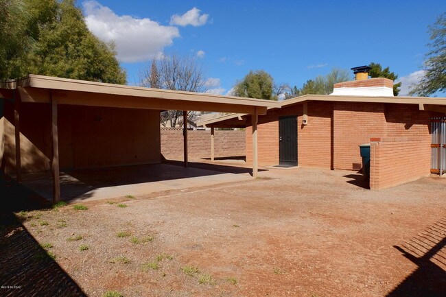 Building Photo - 3757 E Lee St