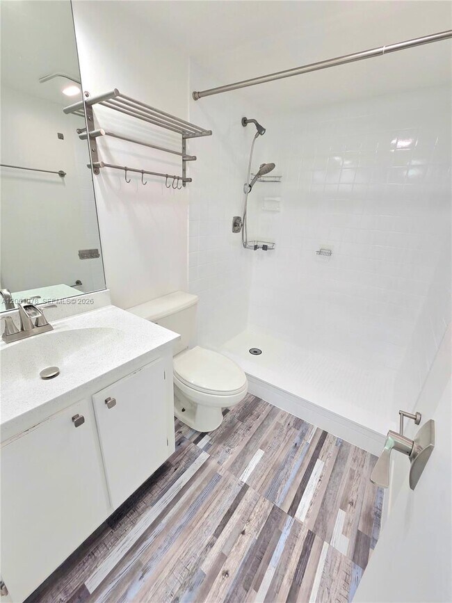 Building Photo - 4030 W Palm Aire Dr