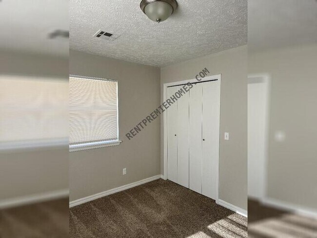 Building Photo - 4413 NW 12th St