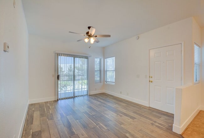 Building Photo - Beautiful 1 BR 1 Bath condo in Green Valle...