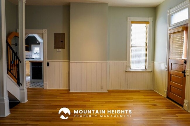 Building Photo - 235 Reed Ave N