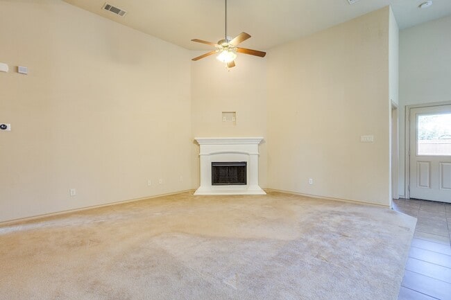 Building Photo - 4013 Lazy River Ranch Rd