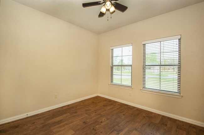 Building Photo - House for Lease in Denison