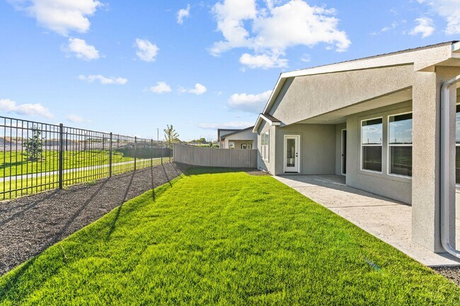 Building Photo - Charming 3 Bed, 2 Bath Home in Nampa, ID with Spacious Layout and Modern Touches!
