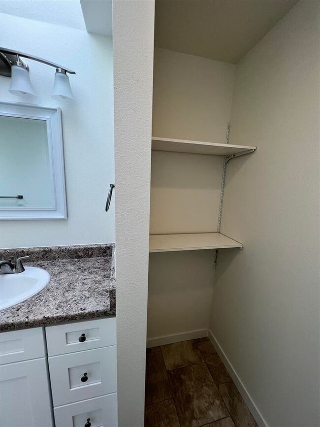 Building Photo - ThomasV