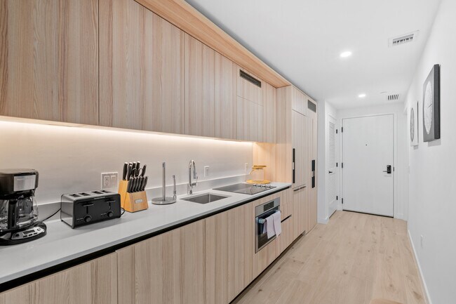 Building Photo - 225 N Miami Ave