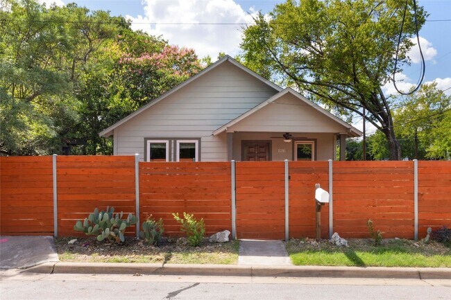 Building Photo - 1210 Coleto St