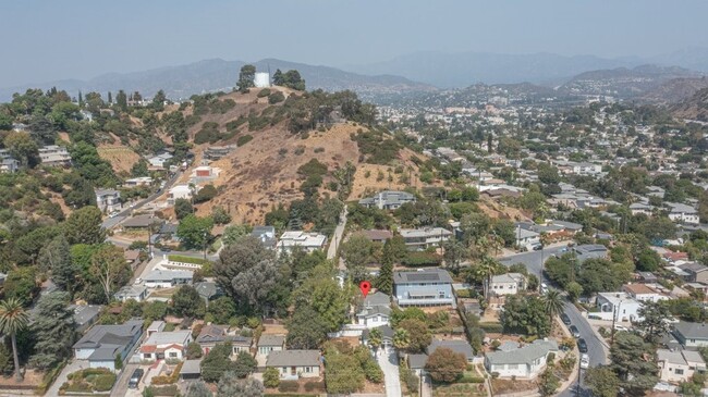 Building Photo - 3886 Wawona St