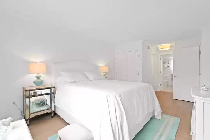 Building Photo - 2111 Wisconsin Ave NW