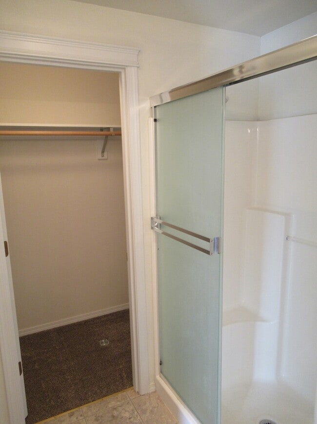 Building Photo - Three Bedroom Home in Independence