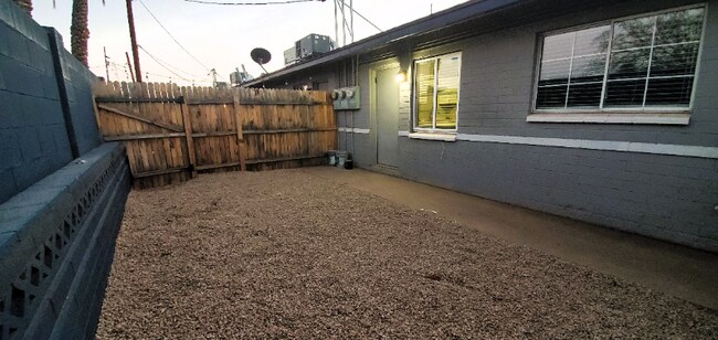 Building Photo - 3002 E McKinley St