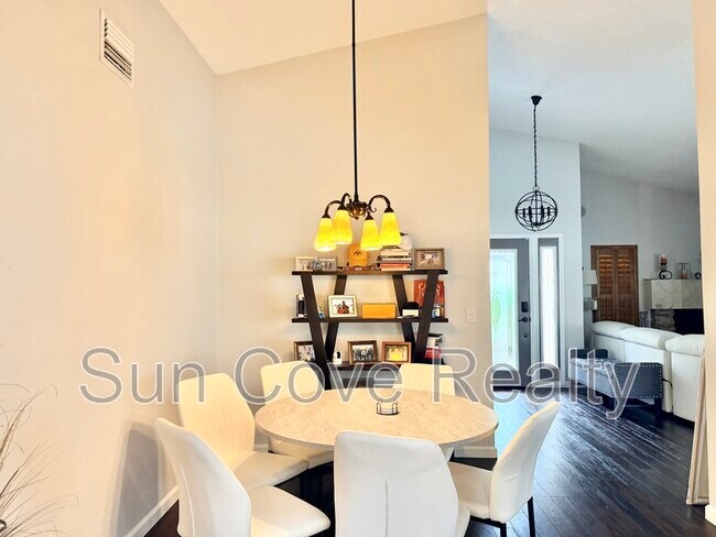 Building Photo - 13550 Avista Dr