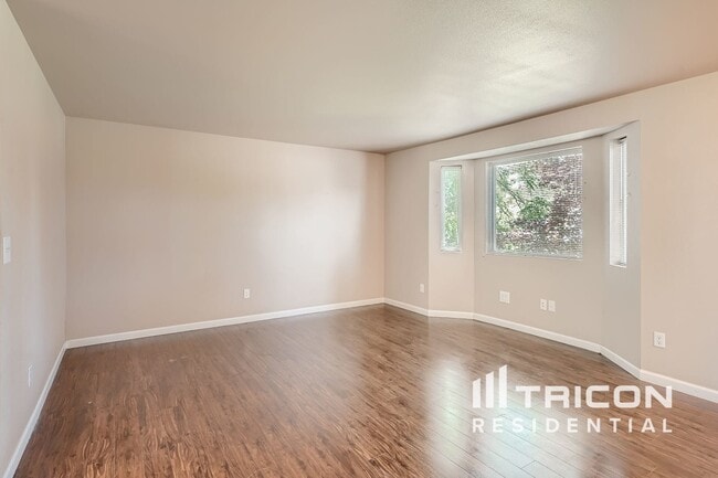 Building Photo - 417 4th Ave S