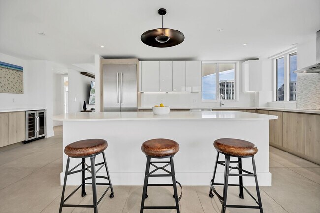 Building Photo - 612 Bayshore Dr