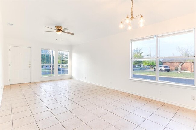 Building Photo - 300 Tamara Dr