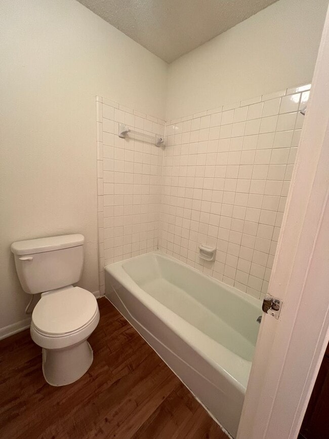 Building Photo - Townhome