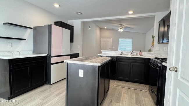 Building Photo - 1033 Candelilla St