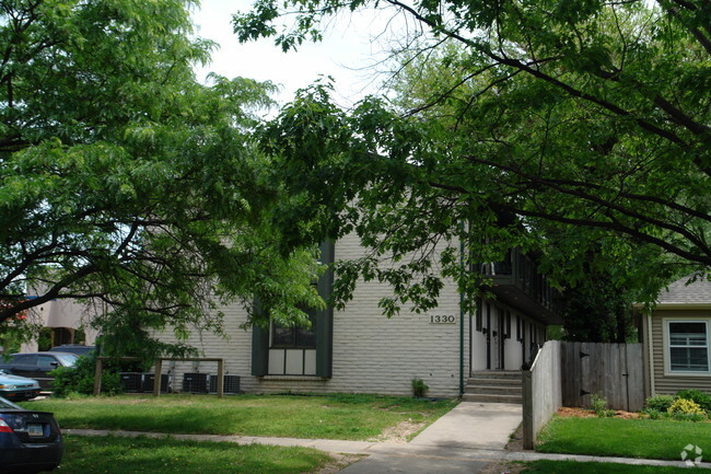 Building Photo - Perry Apartments