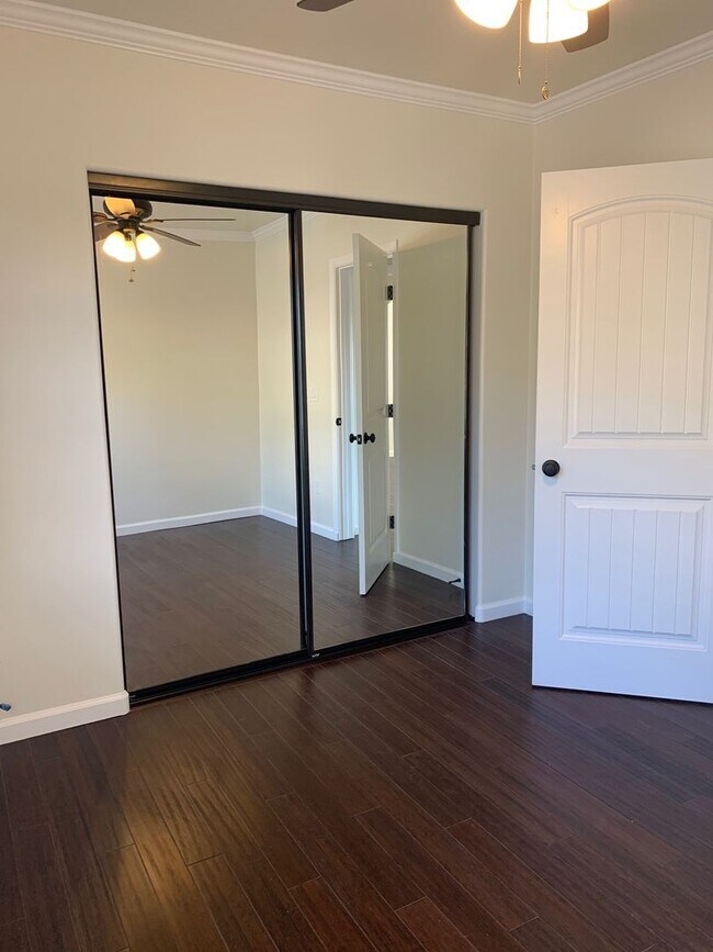 Building Photo - 4740 Hillcrest Ave