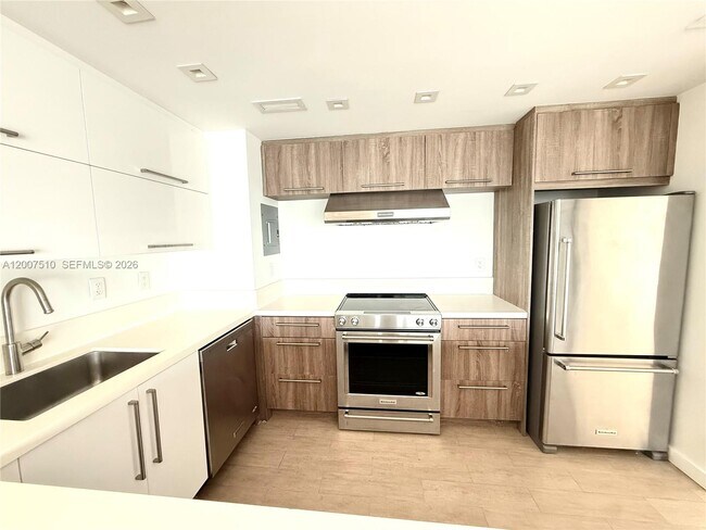 Building Photo - 11111 Biscayne Blvd