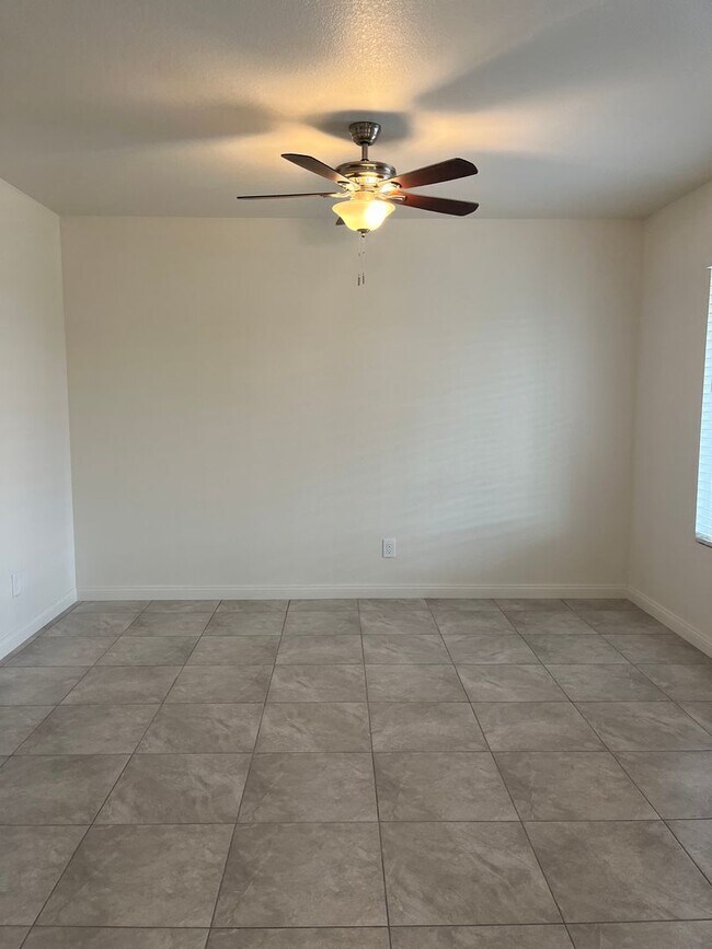 Building Photo - 007