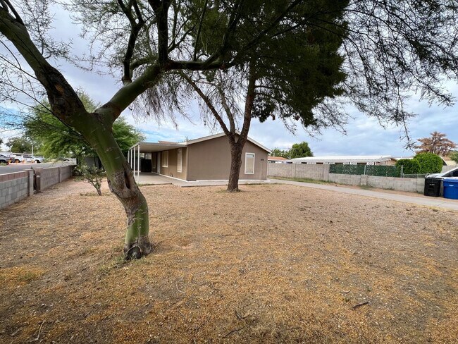 Building Photo - 7826 E Juanita Ave