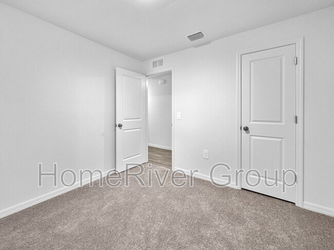Building Photo - 4166 NW 40th Ave