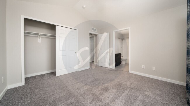 Building Photo - 2 Bedroom Wolf Ranch Townhome with 2 Car Garage