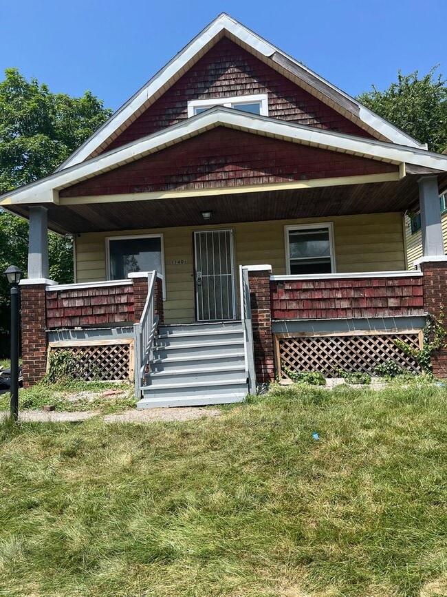 Building Photo - Coming Soon! Section 8 Accepted! Renovatio...