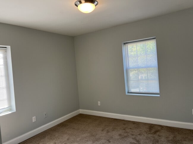 Building Photo - 2367 Cascade Rd